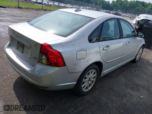 2008 Volvo S40 2.4L с VIN YV1MS382X82376038, выставлен на аукционе IAAI как лот 42236014 с пробегом 139 962 миль миль и . История ставок и продаж доступна на DreamBid. Изображение 4.