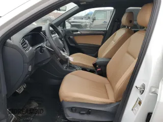 2024 Volkswagen Tiguan SE R-Line Black z VIN 3VV8B7AX3RM115902, wystawiony jako Copart lot #49396315 z przebiegiem 19 135 mil mil oraz Szkoda całkowita • Salvage title. Historia ofert i sprzedaży dostępna na DreamBid. Obrazek 7.