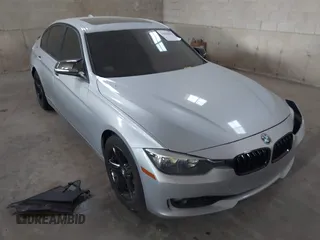 2013 BMW 3 Series 328i xDrive z VIN WBA3B5G54DNP41098, wystawiony jako IAAI lot #39644077 z przebiegiem 87 308 mil mil oraz . Historia ofert i sprzedaży dostępna na DreamBid. Obrazek 1.