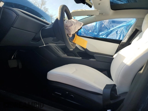 2024 Tesla Model 3 z VIN 5YJ3E1EA9RF868731, wystawiony jako Copart lot #58517675 z przebiegiem Nie podano mil oraz Nie do naprawy. Historia ofert i sprzedaży dostępna na DreamBid. Obrazek 7.
