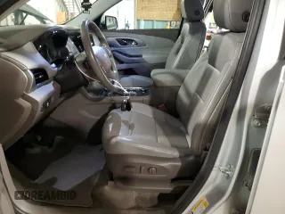 2018 Chevrolet Traverse LT z VIN 1GNEVHKW0JJ250252, wystawiony jako Copart lot #55965095 z przebiegiem 116 794 mil mil oraz Szkoda całkowita • Salvage title. Historia ofert i sprzedaży dostępna na DreamBid. Obrazek 7.