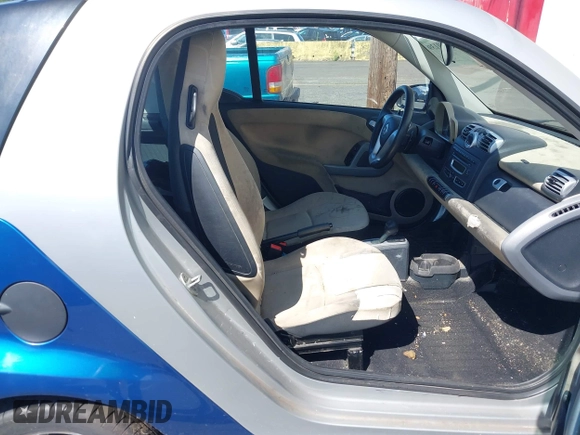 2009 Smart fortwo Pure with VIN WMEEJ31X19K243304, listed as a IAAI auction lot 42860139 with 119,617 mi miles and . Bid and sale history available at DreamBid. Image 5.