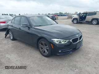 2016 BMW 3 Series 328i z VIN WBA8E9G55GNU29185, wystawiony jako IAAI lot #42136084 z przebiegiem 97 505 mil mil oraz . Historia ofert i sprzedaży dostępna na DreamBid. Obrazek 1.