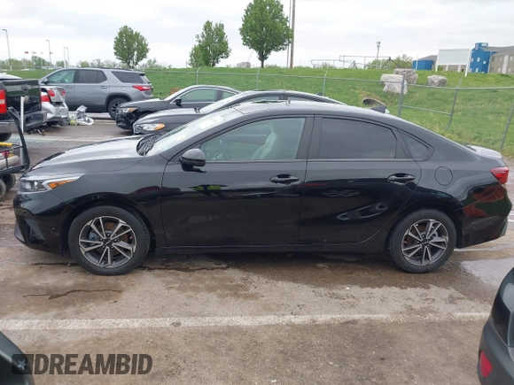 2022 Kia Forte LXS z VIN 3KPF24AD4NE450309, wystawiony jako IAAI lot #42066381 z przebiegiem 43 314 mil mil oraz . Historia ofert i sprzedaży dostępna na DreamBid. Obrazek 14.