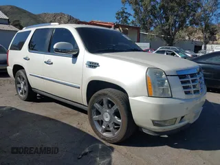 2008 Cadillac Escalade with VIN 1GYEC63898R211751, listed as a IAAI auction lot 41629711 with 126,899 mi miles. Bid and sale history available at carsss.com. Image 1.