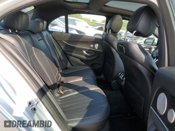 2019 Mercedes-Benz E 300 with VIN WDDZF4KB2KA552601, listed as a Copart auction lot 60702415 with 43,207 mi miles and Salvage title. Bid and sale history available at DreamBid. Image 10.