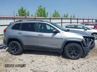 2017 Jeep Cherokee Trailhawk z VIN 1C4PJMBSXHW601720, wystawiony jako IAAI lot #42237975 z przebiegiem 92 239 mil mil oraz . Historia ofert i sprzedaży dostępna na DreamBid. Obrazek 14.