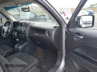 2015 Jeep Patriot Sport z VIN 1C4NJRBB7FD426307, wystawiony jako IAAI lot #42261801 z przebiegiem 160 795 mil mil oraz . Historia ofert i sprzedaży dostępna na DreamBid. Obrazek 5.