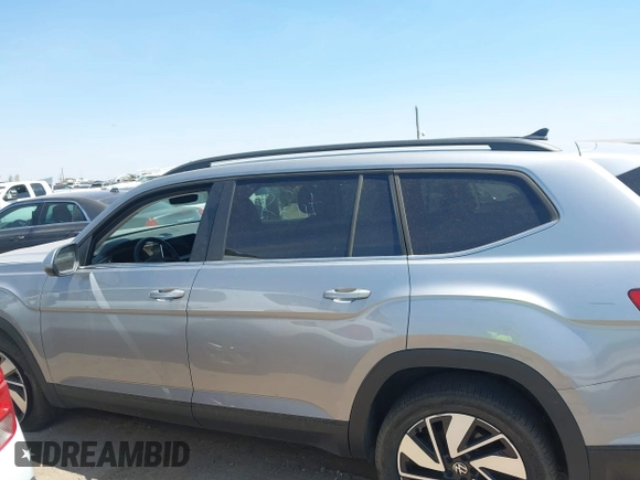 2024 Volkswagen Atlas SE with VIN 1V2HR2CA2RC568429, listed as a IAAI auction lot 42371188 with 18,903 mi miles and . Bid and sale history available at DreamBid. Image 14.