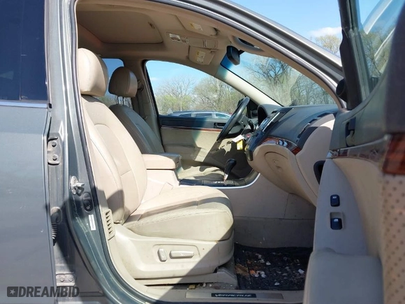 2008 Hyundai Veracruz GLS with VIN KM8NU13C68U038774, listed as a IAAI auction lot 41932843 with 204,446 mi miles. Bid and sale history available at carsss.com. Image 5.