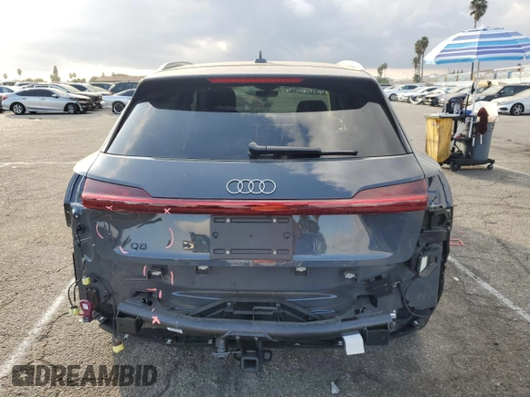 2024 Audi Q8 e-tron Premium Plus z VIN WA15AAGE8RB038873, wystawiony jako Copart lot #76623264 z przebiegiem 5 993 mil mil oraz Szkoda całkowita • Salvage title. Historia ofert i sprzedaży dostępna na DreamBid. Obrazek 6.