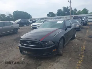 2014 Ford Mustang V6 z VIN 1ZVBP8AM0E5218029, wystawiony jako IAAI lot #42296906 z przebiegiem 170 454 mil mil oraz . Historia ofert i sprzedaży dostępna na DreamBid. Obrazek 17.
