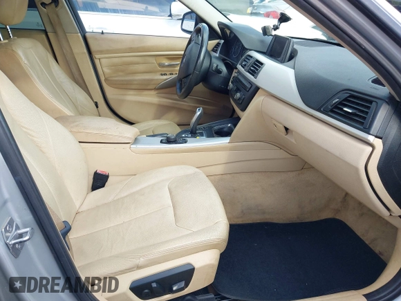 2013 BMW 3 Series 328i z VIN WBA3A5G5XDNP26043, wystawiony jako IAAI lot #42530282 z przebiegiem 164 100 mil mil oraz . Historia ofert i sprzedaży dostępna na DreamBid. Obrazek 5.