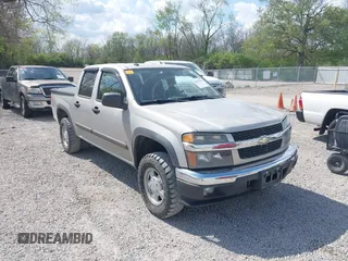 2008 Chevrolet Colorado 2LT z VIN 1GCDT13E588101764, wystawiony jako IAAI lot #42093281 z przebiegiem 144 611 mil mil oraz . Historia ofert i sprzedaży dostępna na DreamBid. Obrazek 1.