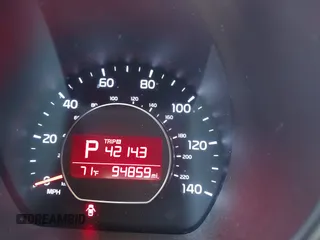 2016 Kia Soul + z VIN KNDJP3A56G7275580, wystawiony jako IAAI lot #41840328 z przebiegiem 94 859 mil mil oraz . Historia ofert i sprzedaży dostępna na DreamBid. Obrazek 15.