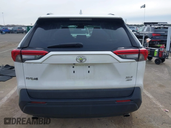 2020 Toyota RAV4 XLE with VIN 2T3P1RFV0LC075978, listed as a IAAI auction lot 41609384 with 72,983 mi miles. Bid and sale history available at carsss.com. Image 16.