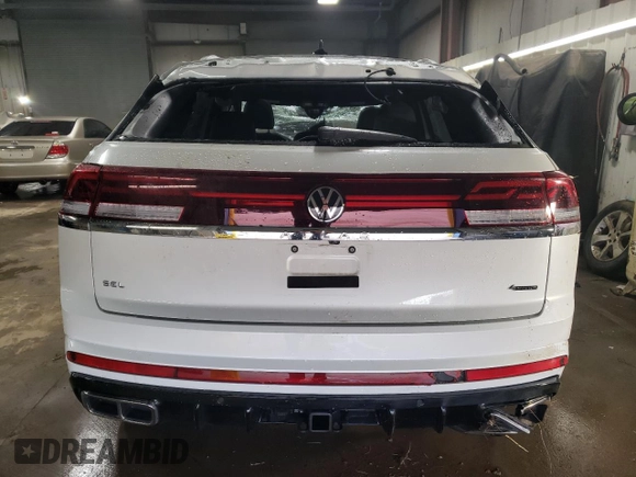 2024 Volkswagen Atlas SEL R-Line with VIN 1V2AE2CAXRC233383, listed as a Copart auction lot 51813245 with 3,333 mi miles and Salvage title. Bid and sale history available at DreamBid. Image 6.