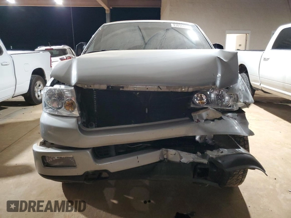 2005 Ford F-150 STX z VIN 1FTRF04W05KC85556, wystawiony jako Copart lot #83096844 z przebiegiem 190 436 mil mil oraz Szkoda całkowita • Salvage title. Historia ofert i sprzedaży dostępna na DreamBid. Obrazek 5.