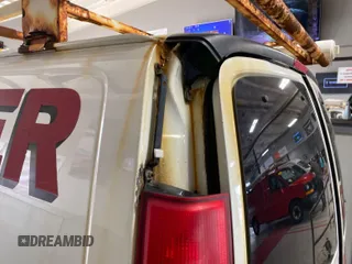 2015 Chevrolet Express Cargo z VIN 1GCWGFCF6F1181729, wystawiony jako IAAI lot #42571653 z przebiegiem 162 943 mil mil oraz . Historia ofert i sprzedaży dostępna na DreamBid. Obrazek 24.