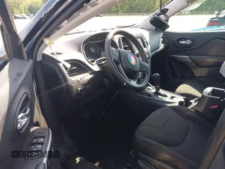 2021 Jeep Cherokee Latitude z VIN 1C4PJLCB5MD155930, wystawiony jako IAAI lot #42091426 z przebiegiem 77 302 mil mil oraz . Historia ofert i sprzedaży dostępna na DreamBid. Obrazek 5.