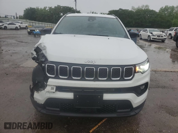 2023 Jeep Compass Latitude with VIN 3C4NJDBN4PT512845, listed as a Copart auction lot 55153135 with 52,410 mi miles and Salvage title. Bid and sale history available at DreamBid. Image 5.