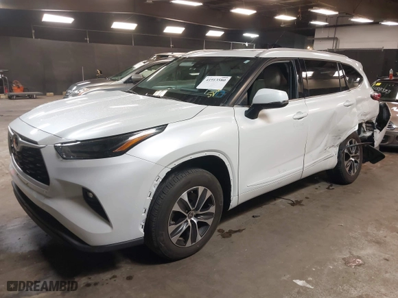 2022 Toyota Highlander XLE with VIN 5TDGZRBH5NS168930, listed as a IAAI auction lot 41913580 with 16,762 mi miles. Bid and sale history available at carsss.com. Image 17.
