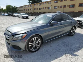 2018 Mercedes-Benz C 300 z VIN 55SWF4JBXJU265610, wystawiony jako Copart lot #57435215 z przebiegiem 46 071 mil mil oraz Szkoda całkowita • Salvage title. Historia ofert i sprzedaży dostępna na DreamBid. Obrazek 1.