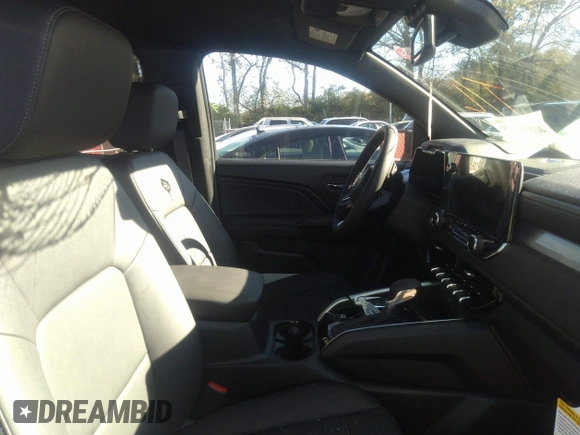 2024 Chevrolet Colorado 2WD LT z VIN 1GCPSCEKXR1255752, wystawiony jako IAAI lot #40898978 z przebiegiem 100 mil mil oraz . Historia ofert i sprzedaży dostępna na DreamBid. Obrazek 5.