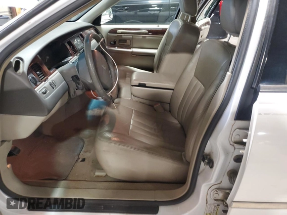 2007 Lincoln Town Car Signature с VIN 1LNHM81V97Y631594, выставлен на аукционе Copart как лот 54314315 с пробегом 293 930 миль миль и Списание • Salvage title. История ставок и продаж доступна на DreamBid. Изображение 7.