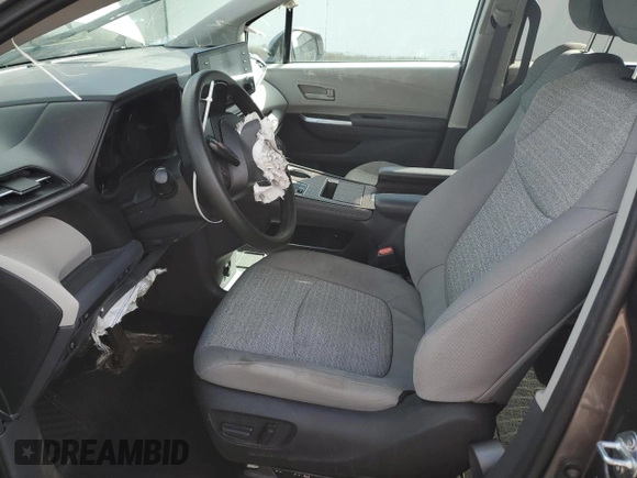 2022 Toyota Sienna LE z VIN 5TDKSKFC6NS063429, wystawiony jako Copart lot #54986965 z przebiegiem Nie podano mil oraz Szkody całkowita. Historia ofert i sprzedaży dostępna na DreamBid. Obrazek 7.