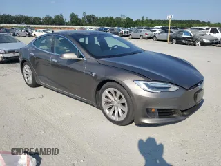 2017 Tesla Model S 100D z VIN 5YJSA1E2XHF173740, wystawiony jako Copart lot #62233125 z przebiegiem 73 932 mil mil oraz Szkoda całkowita • Salvage title. Historia ofert i sprzedaży dostępna na DreamBid. Obrazek 4.