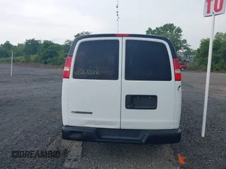 2020 Chevrolet Express Passenger LS z VIN 1GAZGNFP7L1212812, wystawiony jako IAAI lot #42263328 z przebiegiem 350 936 mil mil oraz . Historia ofert i sprzedaży dostępna na DreamBid. Obrazek 15.