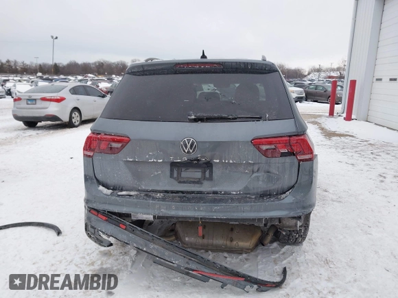 2022 Volkswagen Tiguan SE R-Line Black z VIN 3VVCB7AX9NM024296, wystawiony jako IAAI lot #41592795 z przebiegiem 45 308 mil mil oraz . Historia ofert i sprzedaży dostępna na DreamBid. Obrazek 17.