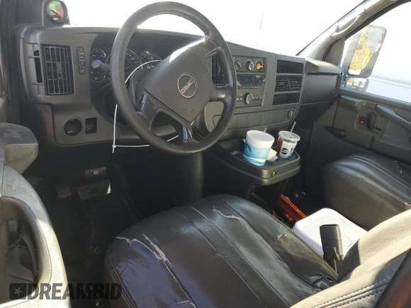 2008 GMC Savana Commercial SRW 9E9 z VIN 1GDGG31C581911818, wystawiony jako Copart lot #85302684 z przebiegiem 192 740 mil mil oraz Szkoda całkowita • Salvage title. Historia ofert i sprzedaży dostępna na DreamBid. Obrazek 8.