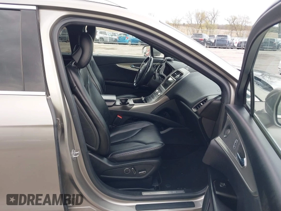 2016 Lincoln MKX Select z VIN 2LMTJ8KR9GBL57397, wystawiony jako IAAI lot #42104585 z przebiegiem 286 562 mil mil oraz . Historia ofert i sprzedaży dostępna na DreamBid. Obrazek 5.
