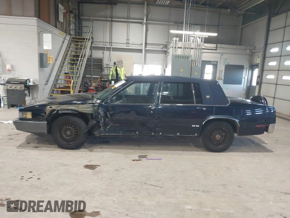 1989 Cadillac DeVille z VIN 1G6CD5159K4356924, wystawiony jako IAAI lot #41526057 z przebiegiem 148 134 mil mil oraz . Historia ofert i sprzedaży dostępna na DreamBid. Obrazek 15.