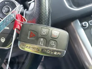 2017 Land Rover Range Rover Sport z VIN SALWR2FE6HA145041, wystawiony jako IAAI lot #42160620 z przebiegiem 64 839 mil mil oraz . Historia ofert i sprzedaży dostępna na DreamBid. Obrazek 11.
