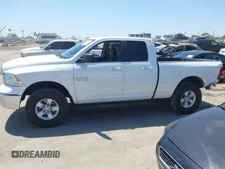 2017 Ram 1500 SLT z VIN 1C6RR7GG5HS583441, wystawiony jako IAAI lot #42391078 z przebiegiem 129 043 mil mil oraz . Historia ofert i sprzedaży dostępna na DreamBid. Obrazek 14.