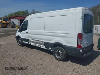 2017 Ford Transit z VIN 1FTYR2CM2HKA84048, wystawiony jako IAAI lot #42061360 z przebiegiem 219 456 mil mil oraz . Historia ofert i sprzedaży dostępna na DreamBid. Obrazek 3.