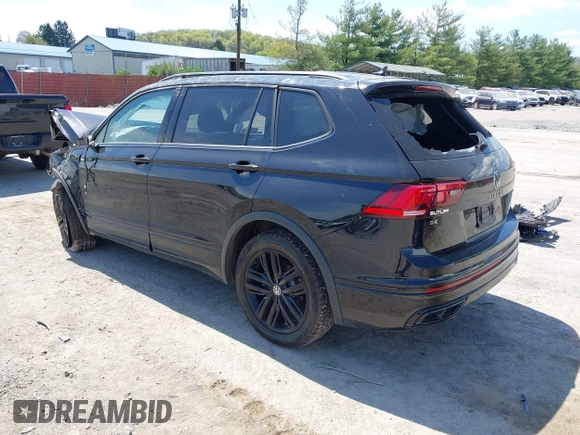 2022 Volkswagen Tiguan SE R-Line Black z VIN 3VV8B7AX8NM083992, wystawiony jako IAAI lot #42101368 z przebiegiem 40 319 mil mil oraz . Historia ofert i sprzedaży dostępna na DreamBid. Obrazek 3.