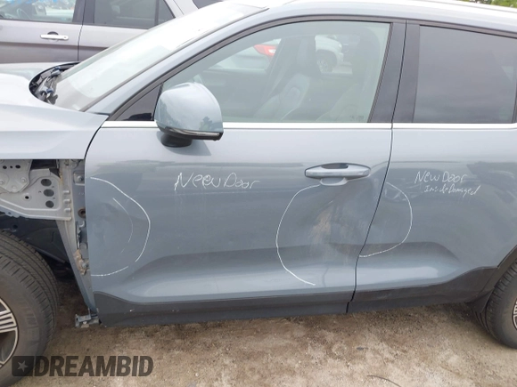 2021 Volvo XC40 Inscription with VIN YV4162UL2M2432602, listed as a IAAI auction lot 42331915 with 54,195 mi miles and . Bid and sale history available at DreamBid. Image 18.