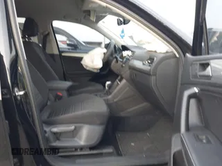 2023 Volkswagen Tiguan S z VIN 3VVRB7AX7PM036833, wystawiony jako IAAI lot #41827631 z przebiegiem 43 383 mil mil oraz . Historia ofert i sprzedaży dostępna na DreamBid. Obrazek 5.