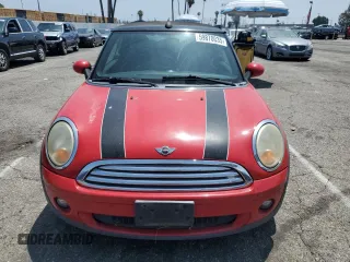 2010 MINI Convertible с VIN WMWMR3C59ATU97966, выставлен на аукционе Copart как лот 59870035 с пробегом 124 132 миль миль и Списание • Salvage title. История ставок и продаж доступна на DreamBid. Изображение 5.