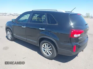 2015 Kia Sorento LX with VIN 5XYKTCA62FG562425, listed as a IAAI auction lot 42148462 with 158,170 mi miles. Bid and sale history available at carsss.com. Image 3.