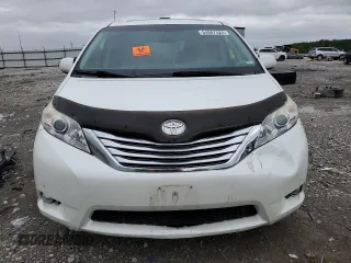 2011 Toyota Sienna XLE z VIN 5TDDK3DC7BS017072, wystawiony jako Copart lot #54687525 z przebiegiem 128 385 mil mil oraz Szkoda całkowita • Salvage title. Historia ofert i sprzedaży dostępna na DreamBid. Obrazek 5.