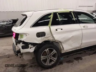 2022 Mercedes-Benz GLC 300 z VIN W1N0G8EB1NV377962, wystawiony jako IAAI lot #41651828 z przebiegiem 13 729 mil mil oraz . Historia ofert i sprzedaży dostępna na DreamBid. Obrazek 6.