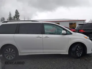 2018 Toyota Sienna XLE with VIN 5TDDZ3DC0JS201425, listed as a IAAI auction lot 42001590 with 49,772 mi miles. Bid and sale history available at carsss.com. Image 14.