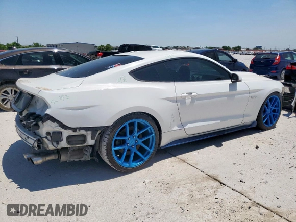 2015 Ford Mustang GT z VIN 1FA6P8CF5F5354828, wystawiony jako Copart lot #56556785 z przebiegiem 122 885 mil mil oraz Szkody całkowita. Historia ofert i sprzedaży dostępna na DreamBid. Obrazek 3.