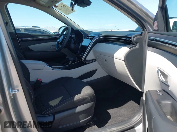 2023 Hyundai Tucson SEL z VIN 5NMJBCAE7PH239761, wystawiony jako IAAI lot #42159276 z przebiegiem 24 400 mil mil oraz . Historia ofert i sprzedaży dostępna na DreamBid. Obrazek 5.