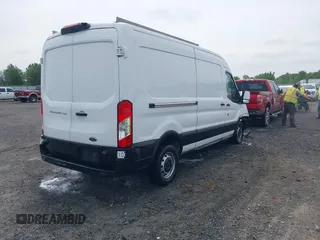 2018 Ford Transit z VIN 1FTYR2CM6JKA77870, wystawiony jako IAAI lot #42087185 z przebiegiem 142 452 mil mil oraz . Historia ofert i sprzedaży dostępna na DreamBid. Obrazek 4.